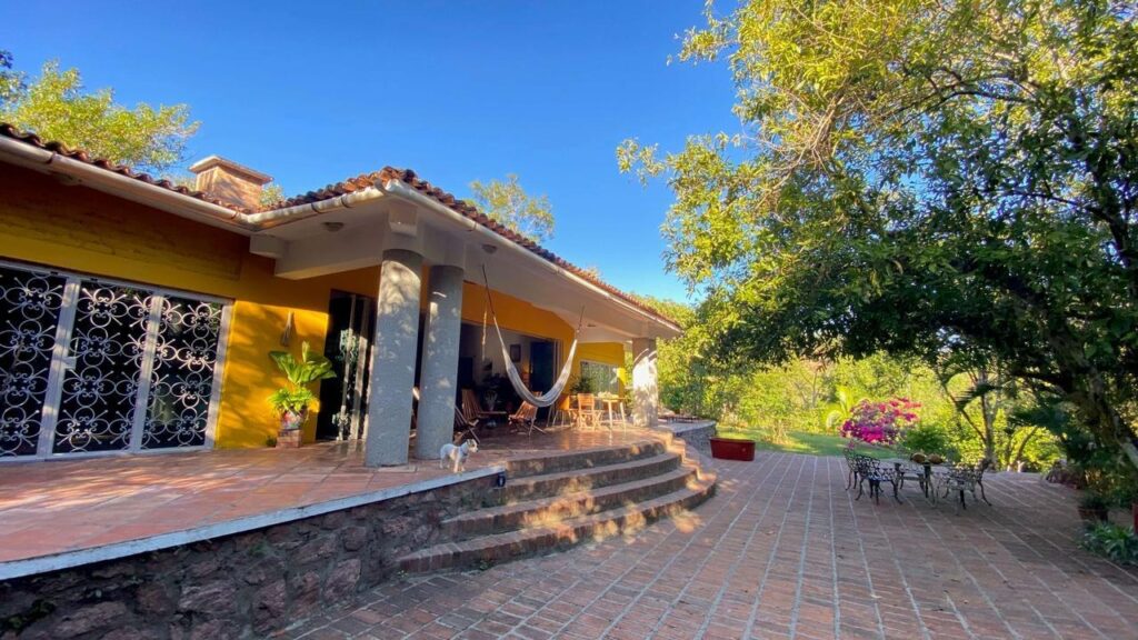 Rainforest Retreat for Sale in Jalisco: Perfect for Off-Grid Living in Mexico